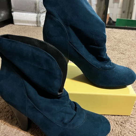 Favist Bootie by Guess - Picture 2 of 4